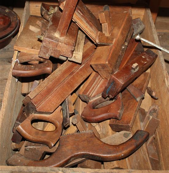 Box of French carpenters tools(-)